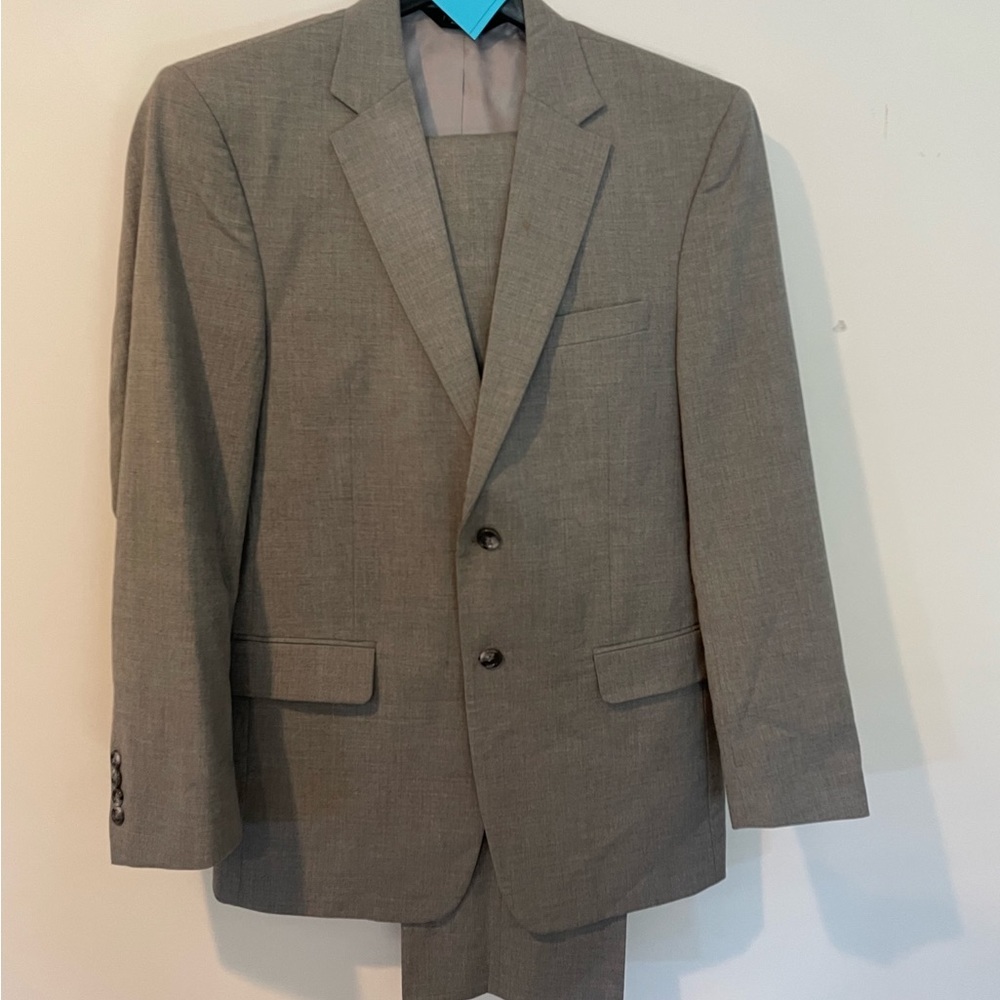 24 - Men's Joesph A. Bank Suite Set - Light Gray